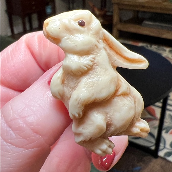 Vintage Jewelry - Ralph Massey Rabbit Brooch Resin Netsuke Reproduction Raven